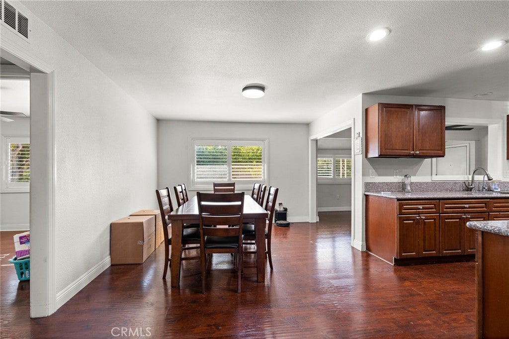 26709 Oakmont