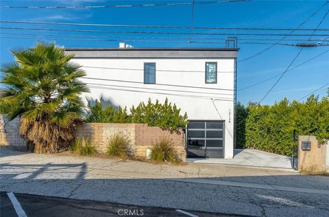 Photo of 12134 Clarkson Rd, Los Angeles, CA 90064 (MLS # SR26019907)