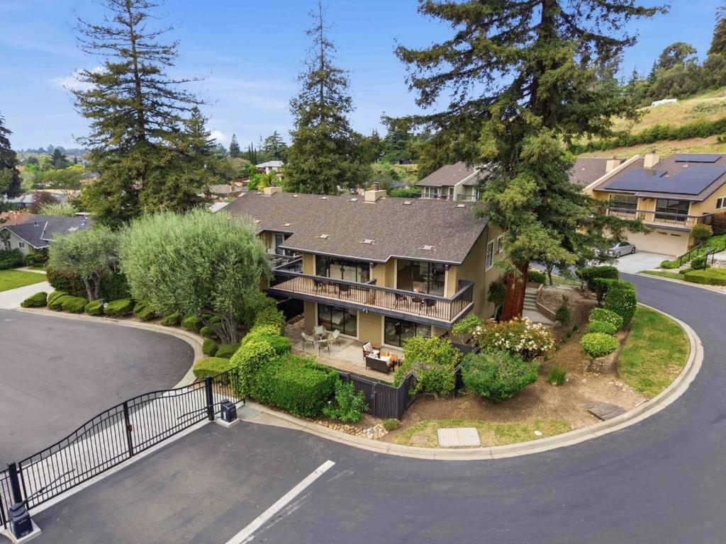 496 Golfview Drive