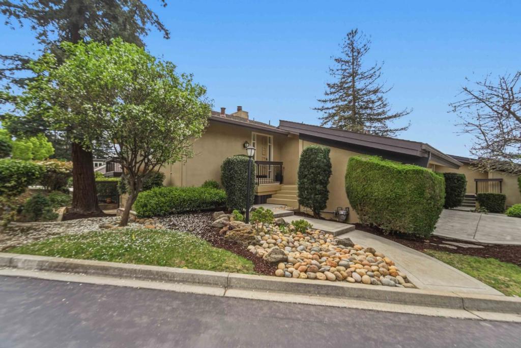 496 Golfview Drive