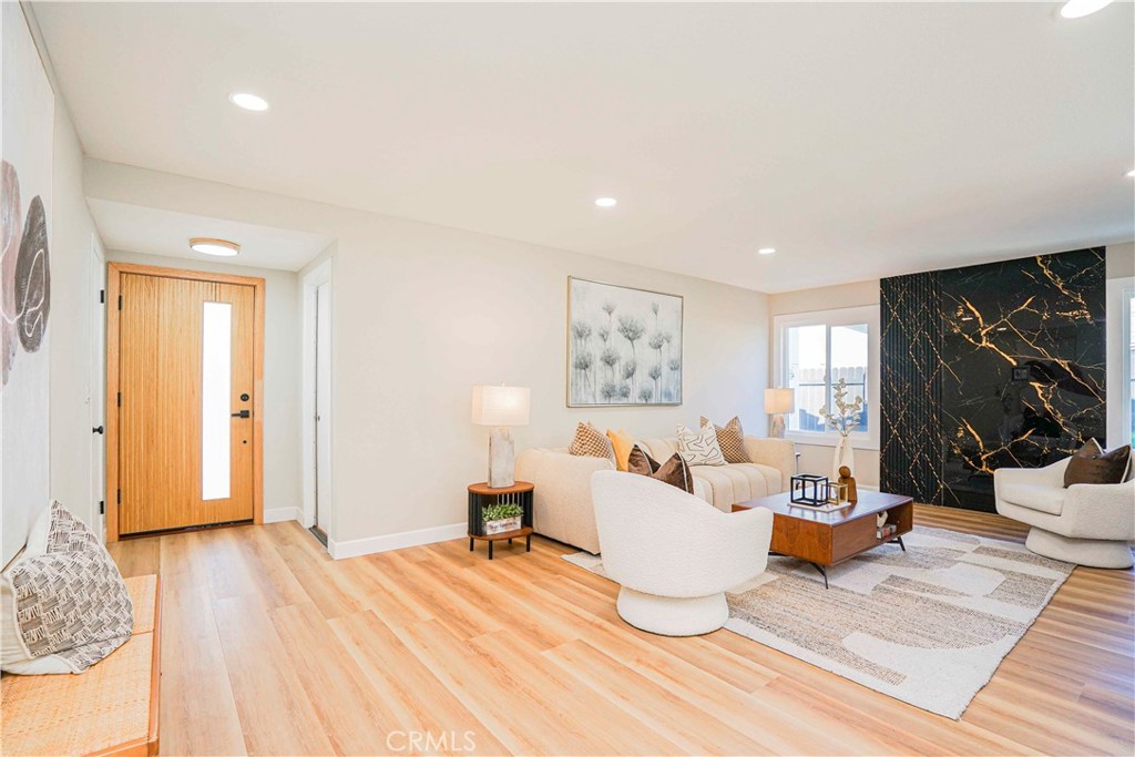 4418 Avenida Del Este