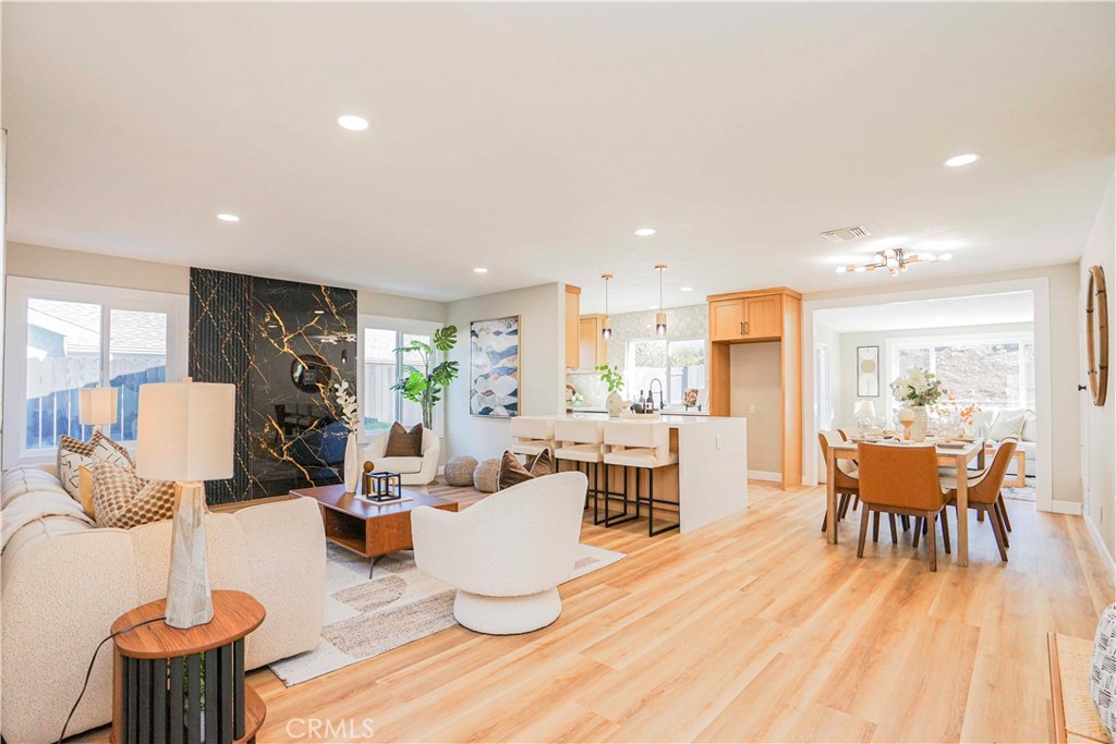 4418 Avenida Del Este