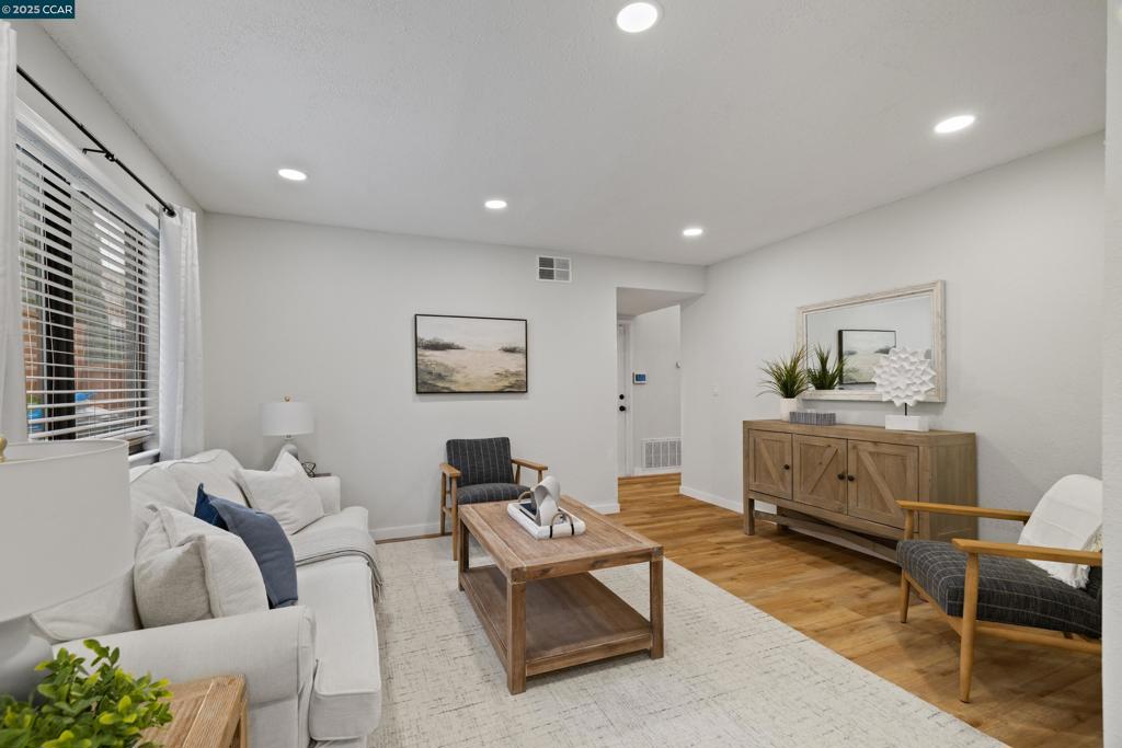 GLEN COVE - Residential