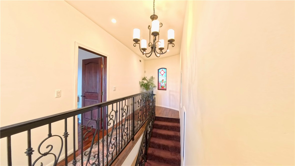 633 Sunnyhill Drive