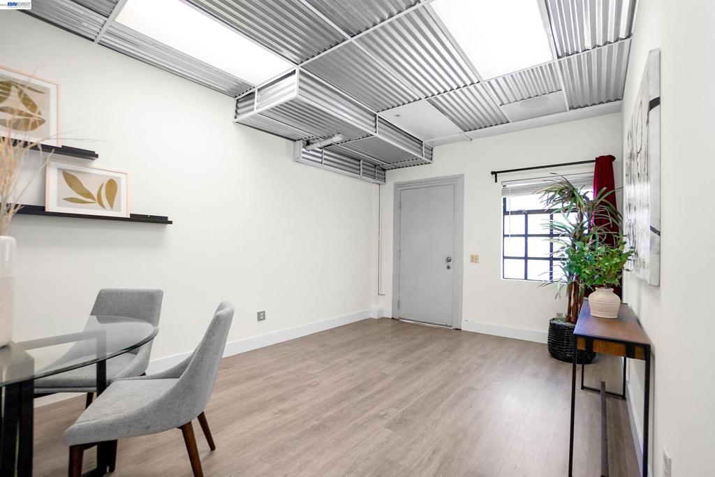 850 W Grand Ave B