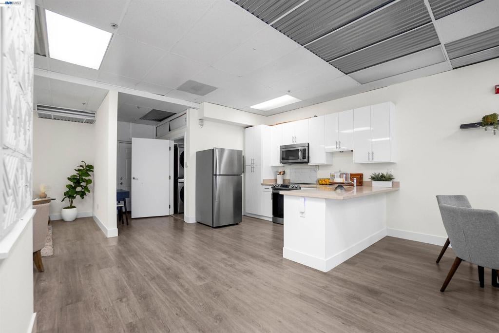 850 W Grand Ave B