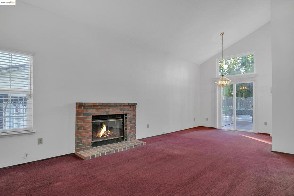 ALMOND RIDGE - Residential