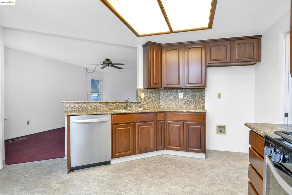 ALMOND RIDGE - Residential