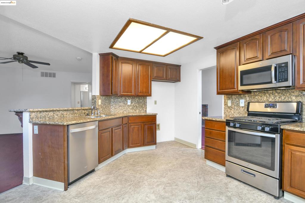 ALMOND RIDGE - Residential