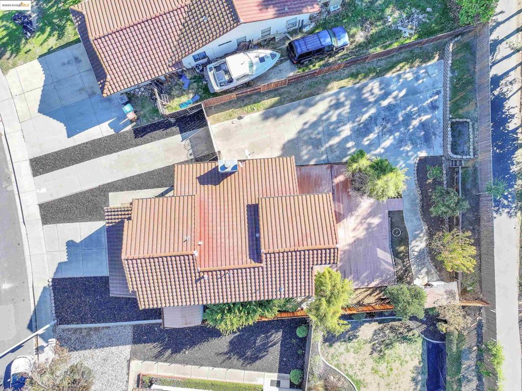 ALMOND RIDGE - Residential