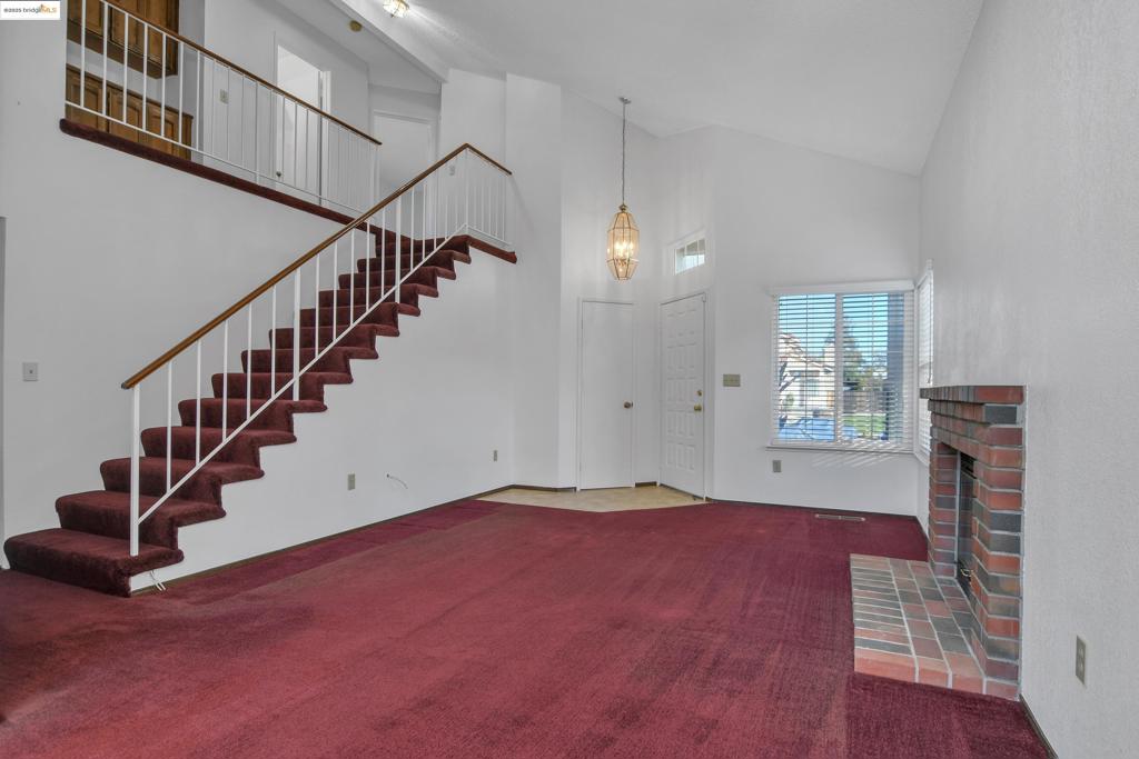 ALMOND RIDGE - Residential