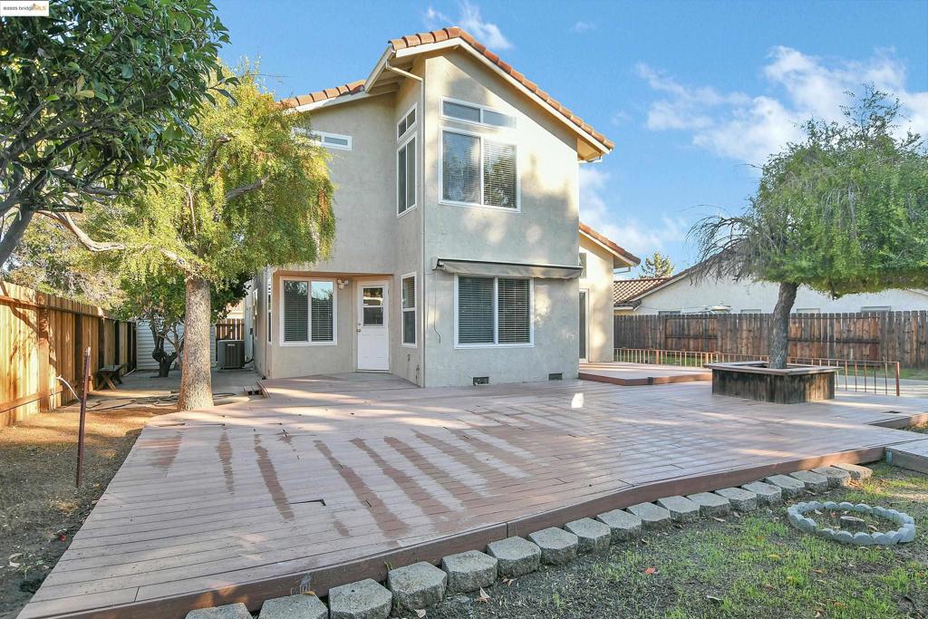 ALMOND RIDGE - Residential