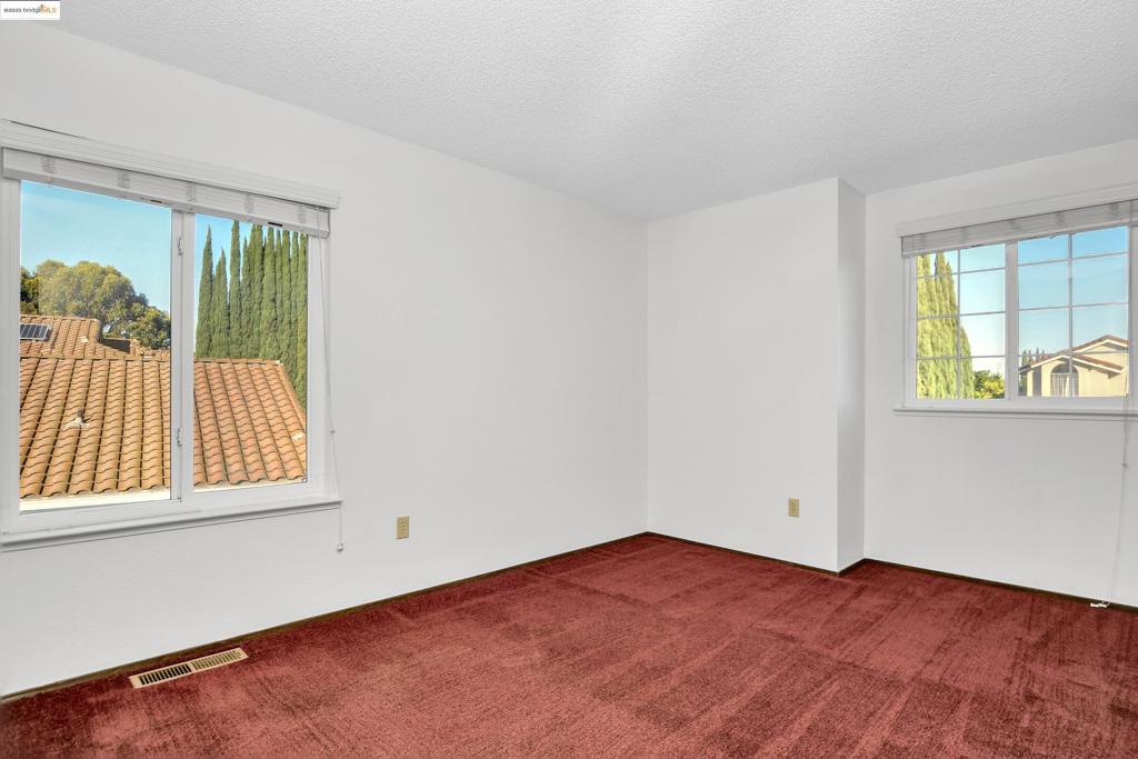 ALMOND RIDGE - Residential