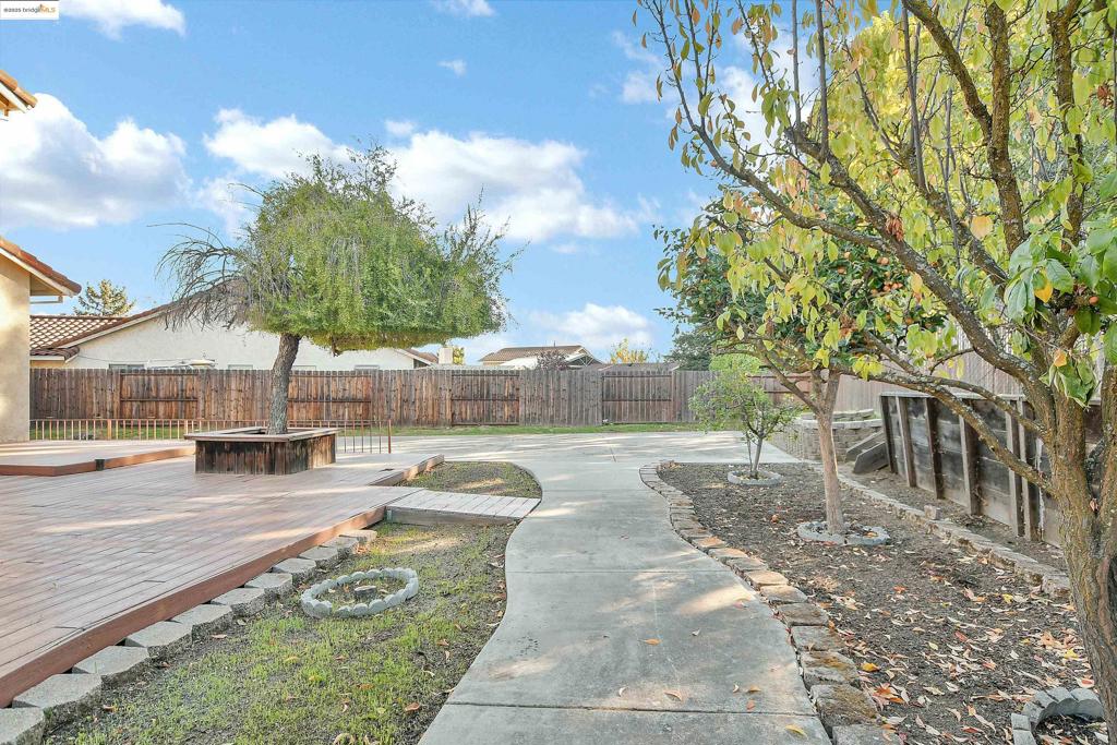 ALMOND RIDGE - Residential