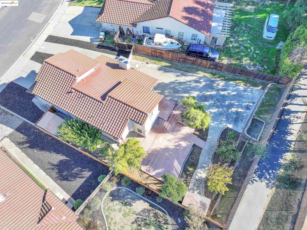 ALMOND RIDGE - Residential