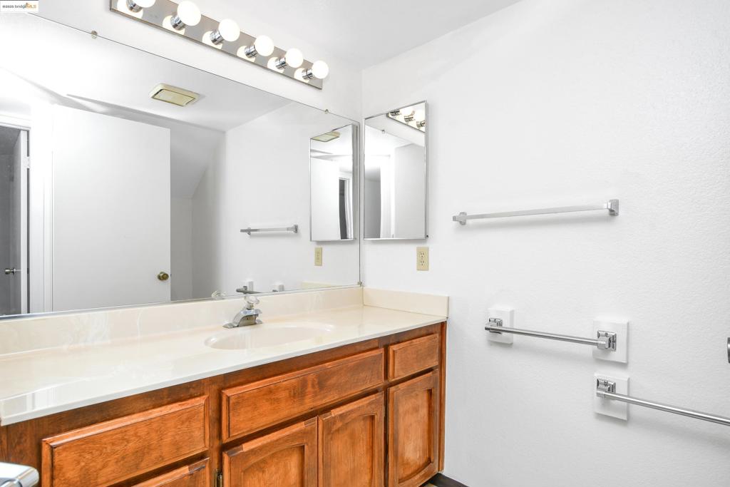 ALMOND RIDGE - Residential