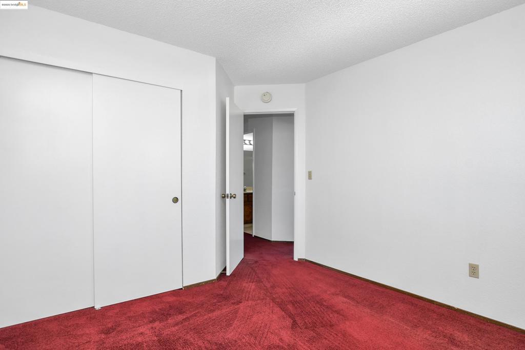 ALMOND RIDGE - Residential