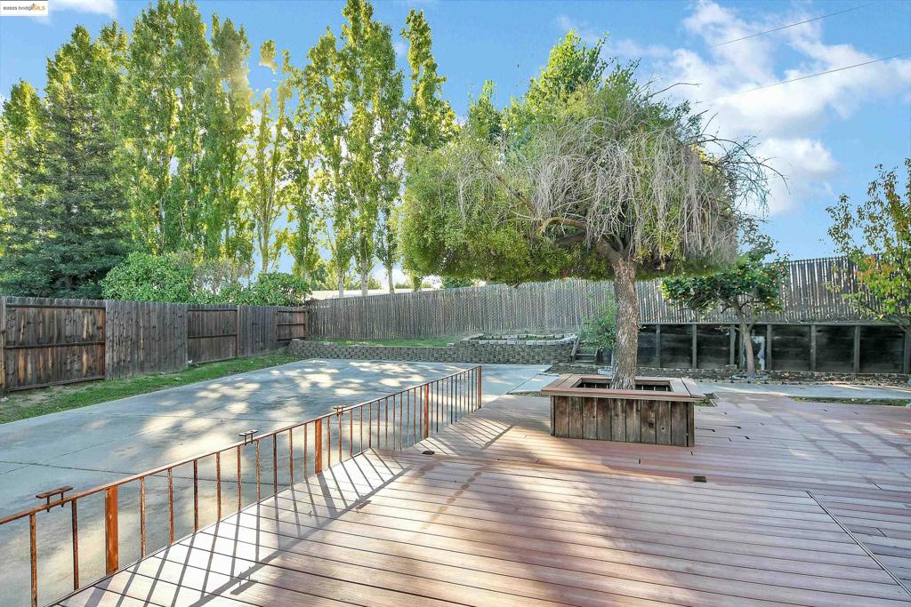 ALMOND RIDGE - Residential