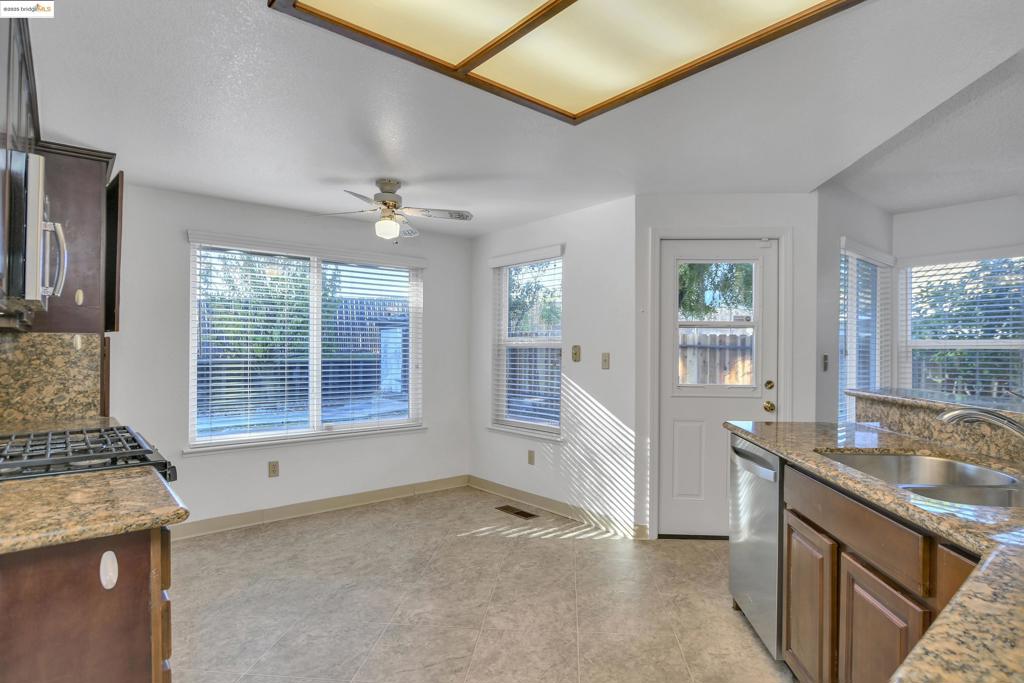 ALMOND RIDGE - Residential