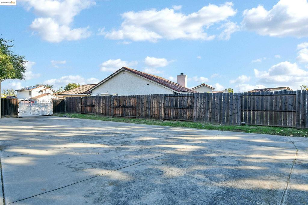 ALMOND RIDGE - Residential