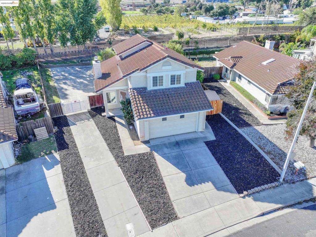 ALMOND RIDGE - Residential