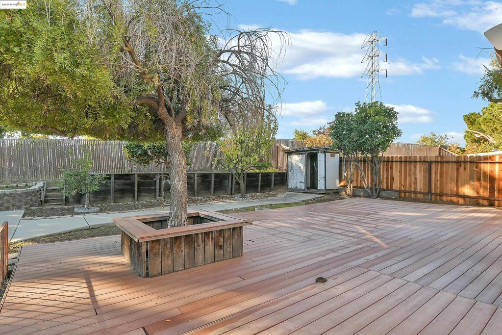 ALMOND RIDGE - Residential