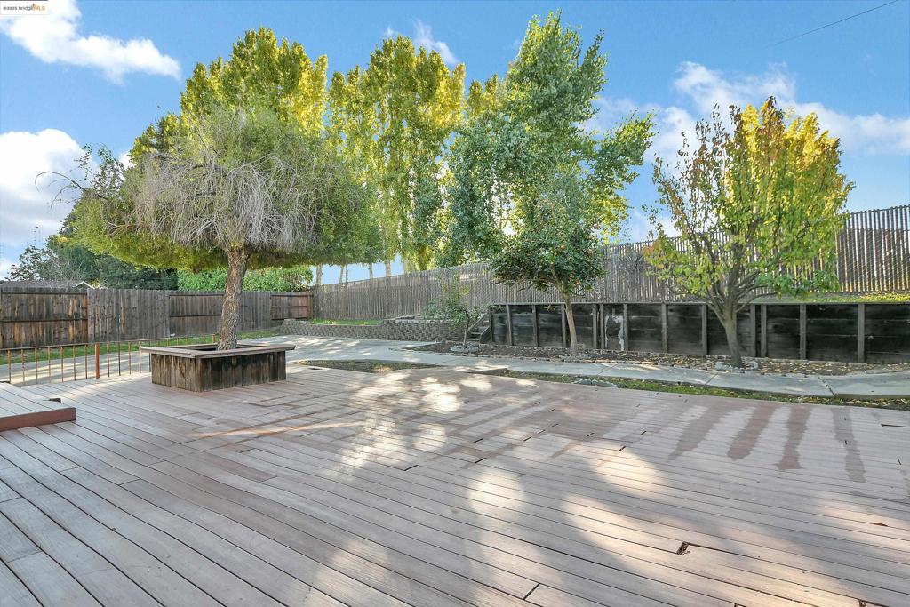 ALMOND RIDGE - Residential