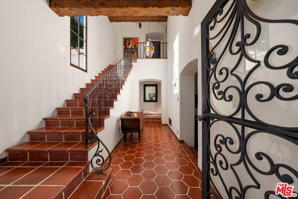 Photo of 8855 St Ives Drive, Los Angeles, CA 90069 (MLS # 25596931)