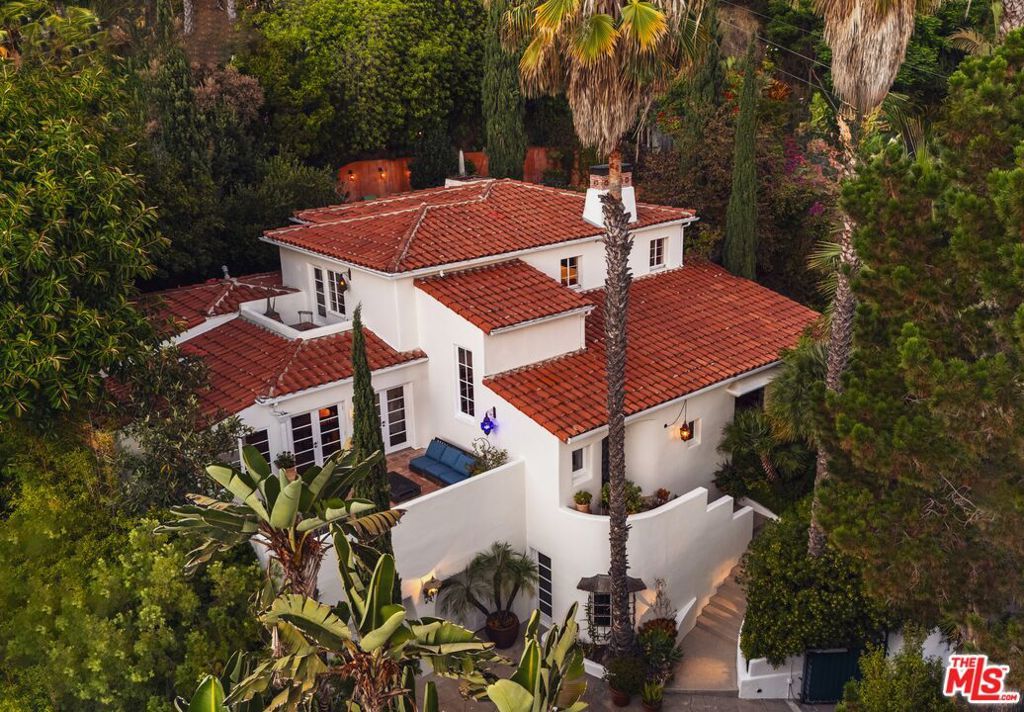 Photo of 8855 St Ives Drive, Los Angeles, CA 90069 (MLS # 25596931)