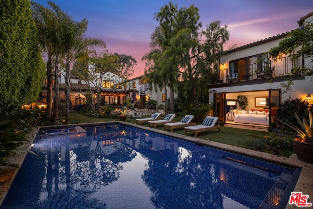 Photo of 401 26th Street, Santa Monica, CA 90402 (MLS # 26678695)