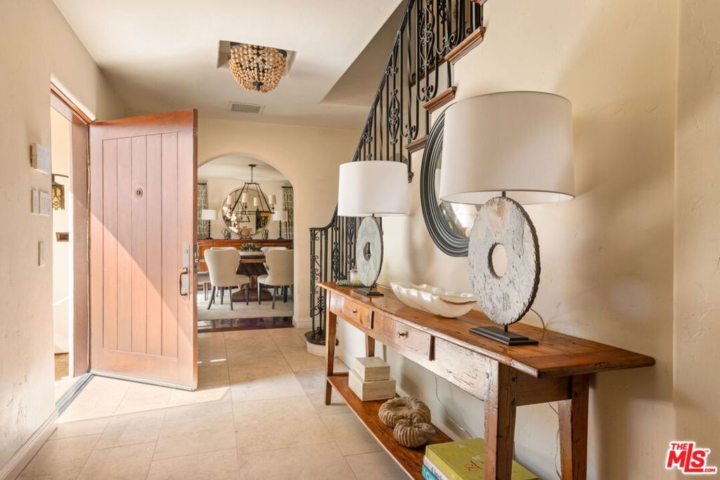 Photo of 401 26th Street, Santa Monica, CA 90402 (MLS # 26678695)