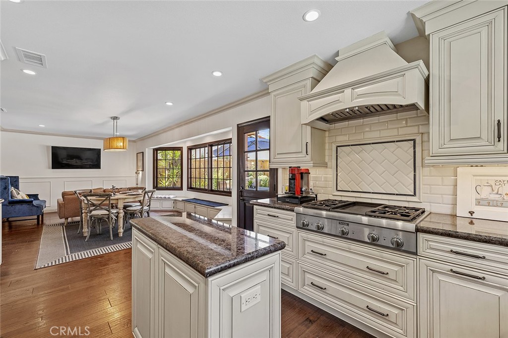 First Neighborhood/Customs (705) - Residential Lease