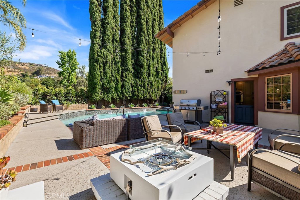 First Neighborhood/Customs (705) - Residential Lease