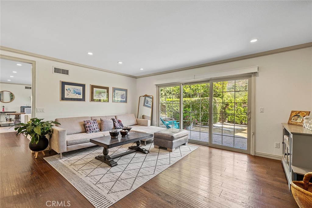 First Neighborhood/Customs (705) - Residential Lease