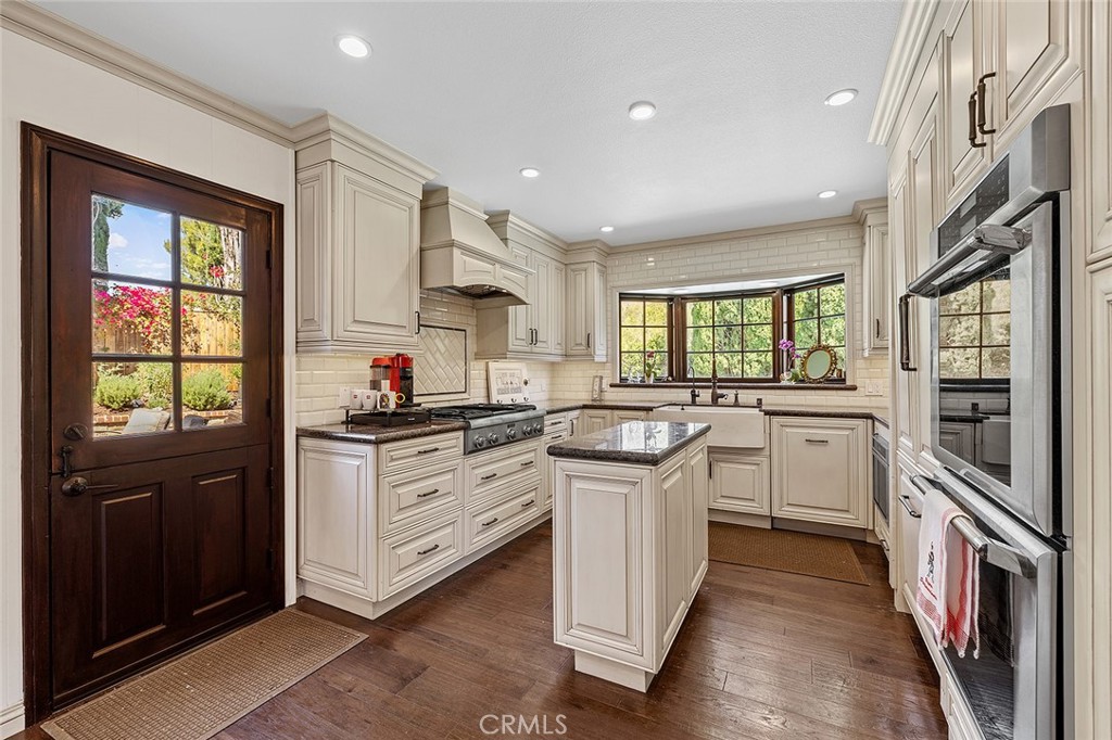 First Neighborhood/Customs (705) - Residential Lease