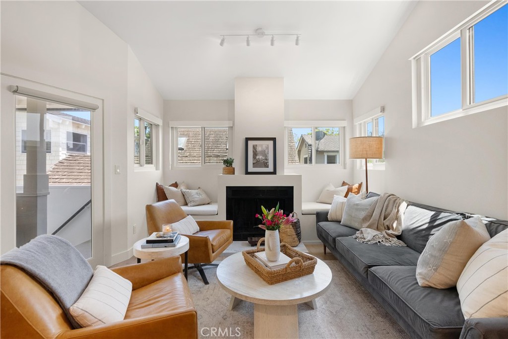 Corona del Mar South of PCH (CDMS) - Residential Lease