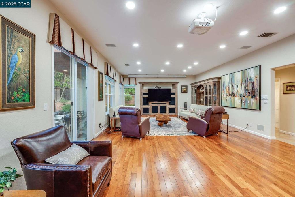 PEACOCK CREEK - Residential