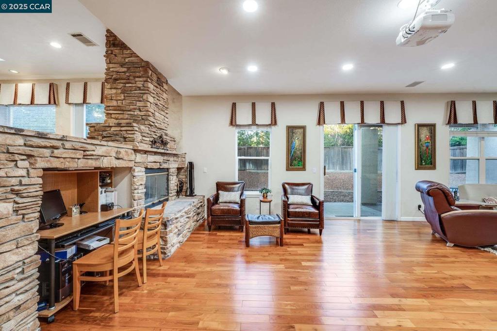 PEACOCK CREEK - Residential