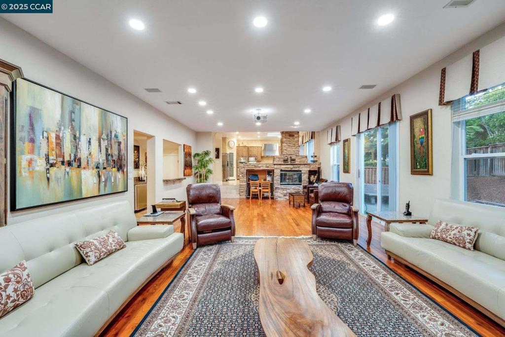 PEACOCK CREEK - Residential