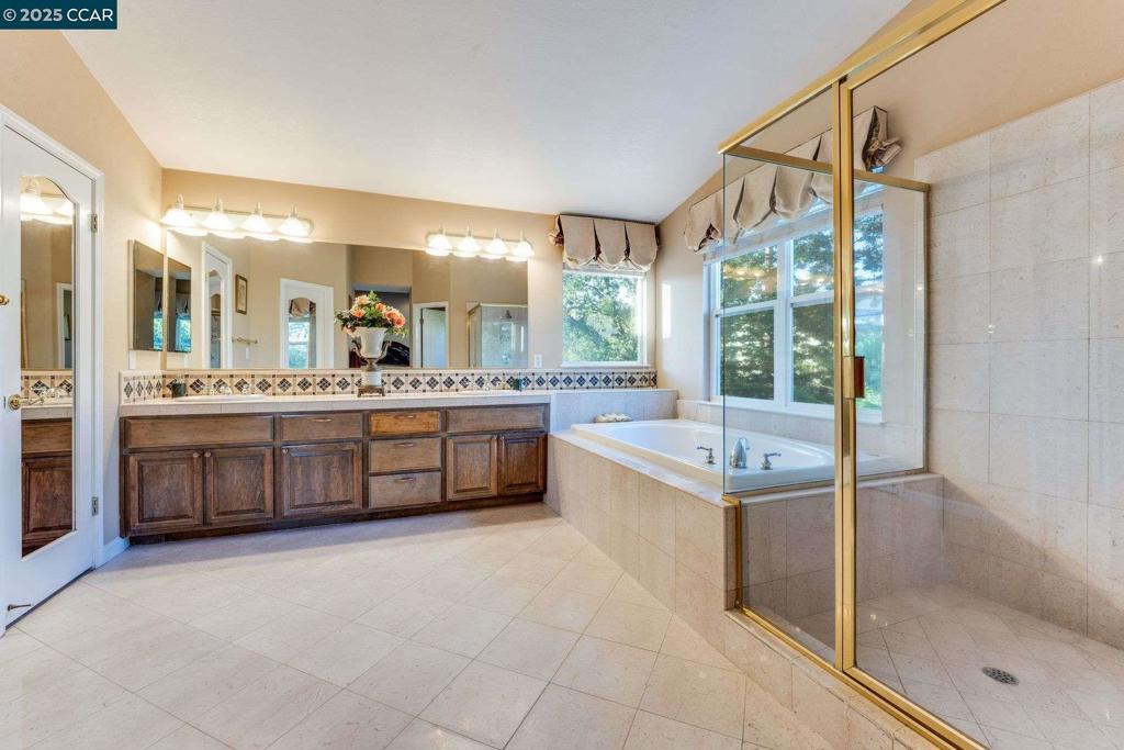 PEACOCK CREEK - Residential