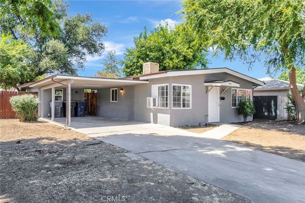 Welcome to 962 Russell Avenue, Clovis!
Step inside to an updated, open floor plan featuring a beautifully renovated kitchen with granite countertops, new cabinetry, and modern appliances, plus a breakfast bar for casual dining. Enjoy new laminate flooring, updated lighting, and fresh interior paint throughout.
Behind the attached carport, you’ll find an additional bonus room and a dedicated laundry room for added convenience.
Situated on a spacious lot just minutes from charming Downtown Clovis, this home offers both comfort and a prime location.
A must-see—schedule your private showing today!
