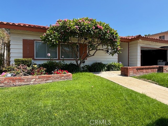 Tucked away in the esteemed Rancho Palos Verdes, this delightful single story home is part of a vibrant and friendly community. The pristine property boasts 5 bedrooms and 3 bathrooms, offering plenty of room for both hosting lively events and enjoying peaceful moments.
At the center of this home is a beautiful kitchen, complete with all the essential appliances and adorned with sophisticated granite countertops. The dining areas cater to both grand celebrations and cozy meals. The expansive family room, perfect for games or movie nights, features a wet bar and is the quintessential spot for socializing.
The house is further enhanced by a laundry room, extensive storage options, a 3-car garage, and central HVAC, ensuring comfort throughout the seasons. The backyard is an oasis for fun and leisure, complemented by subtle recessed lighting and French doors that open to a secluded outdoor space.
Positioned amidst the serenity of its neighborhood, this residence is also just moments away from premier schools, fine dining, retail therapy, scenic trails, and vibrant entertainment. Seize the chance to inhabit this slice of heaven.