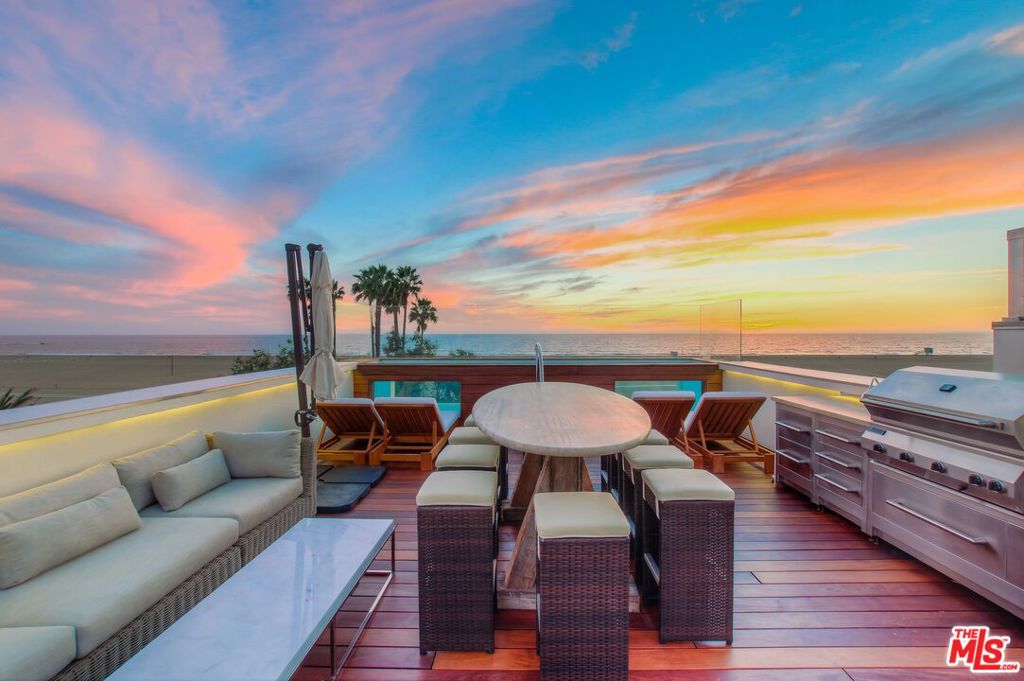 SOLD OFF MARKET - LISTING FOR COMP PURPOSES. Architectural contemporary by award-winning Molori Design, located on Santa Monica's prestigious "Gold Coast." Completely equipped and ready to live your beach dream. Remodeled in 2015 with unparalleled style.