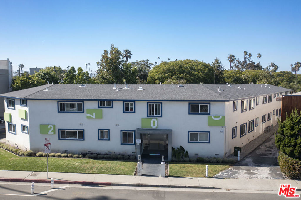 Huge price reduction and NOW PRICED TO SELL! We are pleased to offer for sale an incredible multifamily asset at 2700 Abbot Kinney Blvd. in the heart of LA's famed beach city of Venice. Originally built in 1959, the building boasts an incredibly rare unit mix consisting of 1 and 2 bedroom units. Each of these units are spacious and have a terrific floor plan. The property is situated on a large corner lot; thus, all units offer an abundance of natural light. There is HUGE rental upside, as current rents hover around $2.97/SF. Additionally, there is parking for all units as well as an on-site laundry facility. All units look out to a serene and beautifully landscaped courtyard, and residents enjoy being walking distance to the Venice Boardwalk and the beach. This is a fantastic trophy asset in an undeniably attractive location that will surely pay long-term dividends to a savvy investor. A walker's paradise, this rare offering presents an astute investor with the unique opportunity to capitalize on higher market rents and to acquire a premier turnkey asset in one of the best rental locations in all of Los Angeles.
