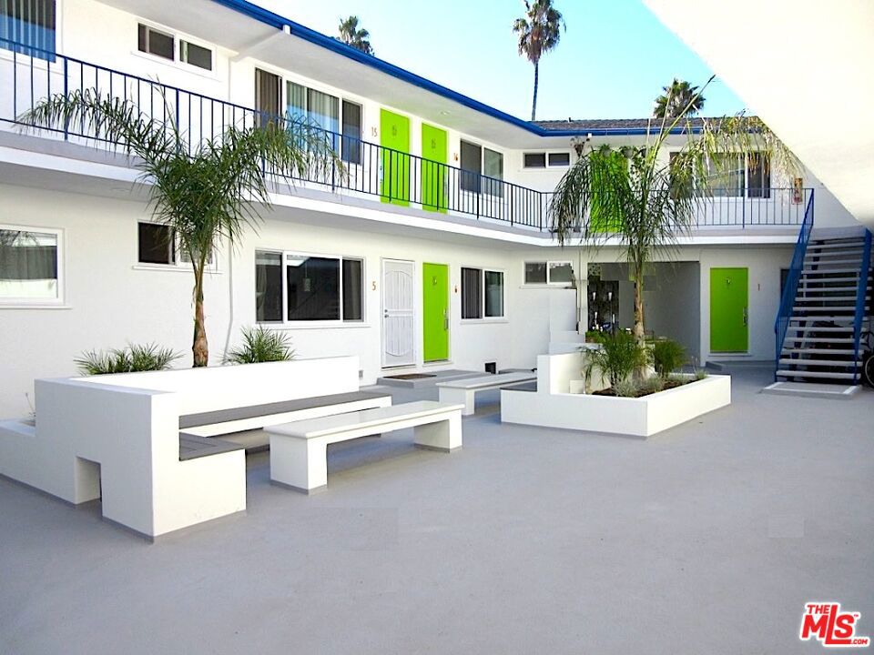 2700 Abbot Kinney Boulevard