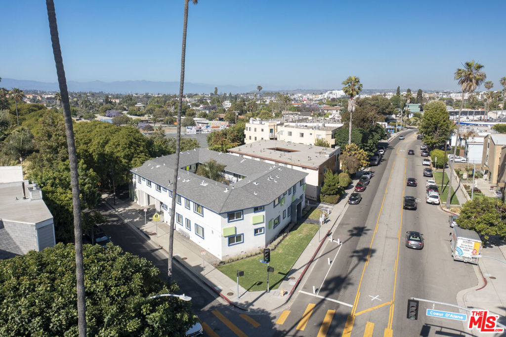 2700 Abbot Kinney Boulevard