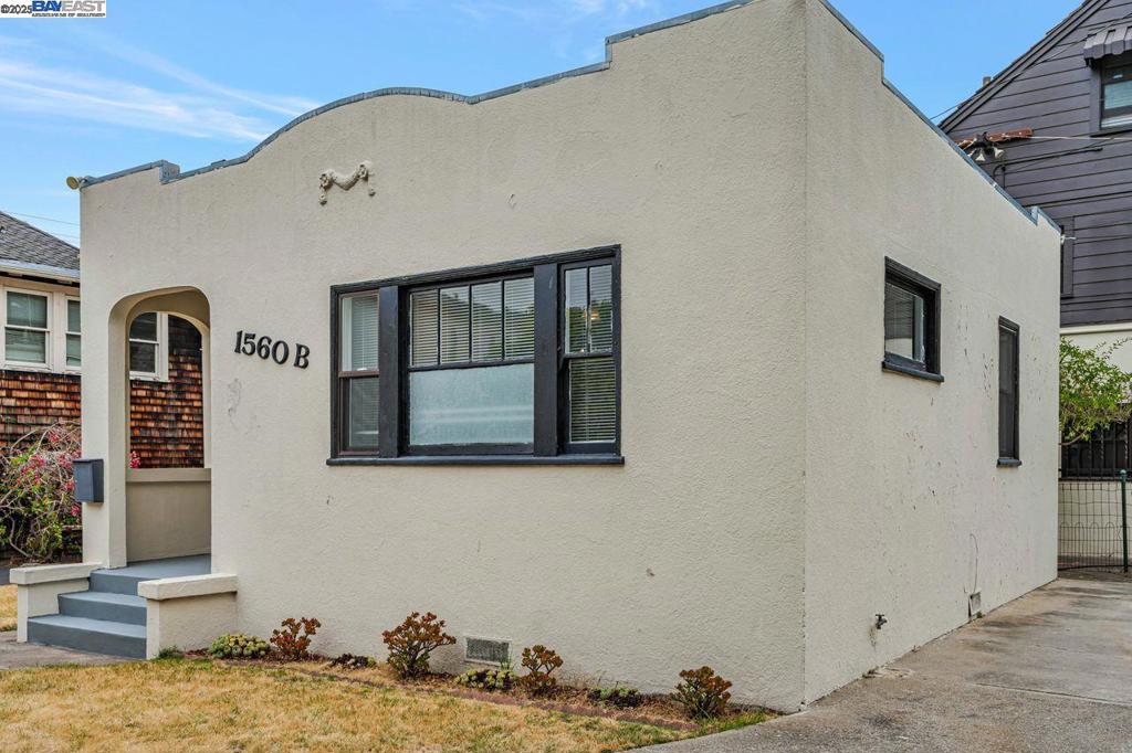 Additional Price Reduction!! This is an ideal opportunity for investors and DIY enthusiasts This unique single-family home may be the right alternative from condo ownership. On the market for the first time in thirty-nine years! Welcome to this intimate and comfortable one bedroom, one bathroom home in Alameda's Historic and Desirable "Stonefaire Development". With plenty of natural light and privacy, experience the tranquility of peaceful and cozy living in this delightful home. This approximately 514 square foot home offers a comfortable living room, a well-designed kitchen and kitchen nook, and a full bathroom with a shower over the tub. Enjoy hardwood flooring in the living room and bedroom. Relax on the front porch. There is a side entrance to the in-door laundry room. With a two-vehicle tandem driveway, parking is never an issue Enjoy being located near Alameda's top rated schools, the beach, McKinley Park and Marina Cove, public transportation, South Shore shopping and local dining.