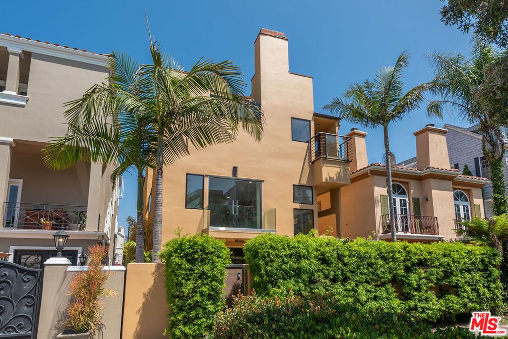 Photo of 117 Ketch Mall, Marina Del Rey, CA 90292 (MLS # 25616205)