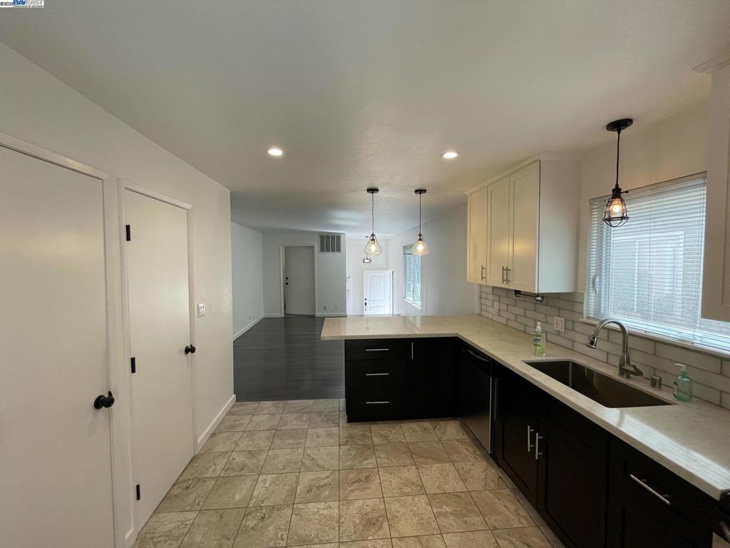OAK CENTER - Residential Lease
