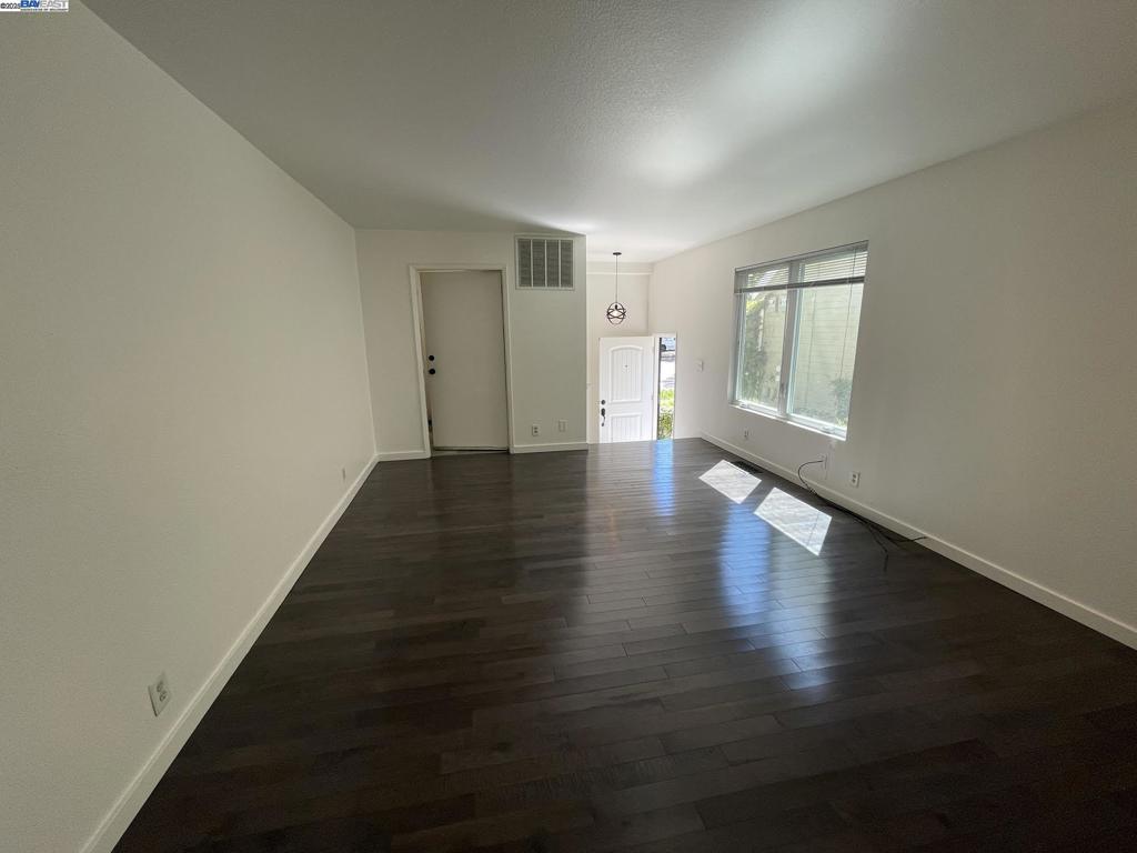 OAK CENTER - Residential Lease
